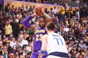 NBA雄鹿加时争议罚球绝杀凯尔特人终结六连胜登顶东部引热议